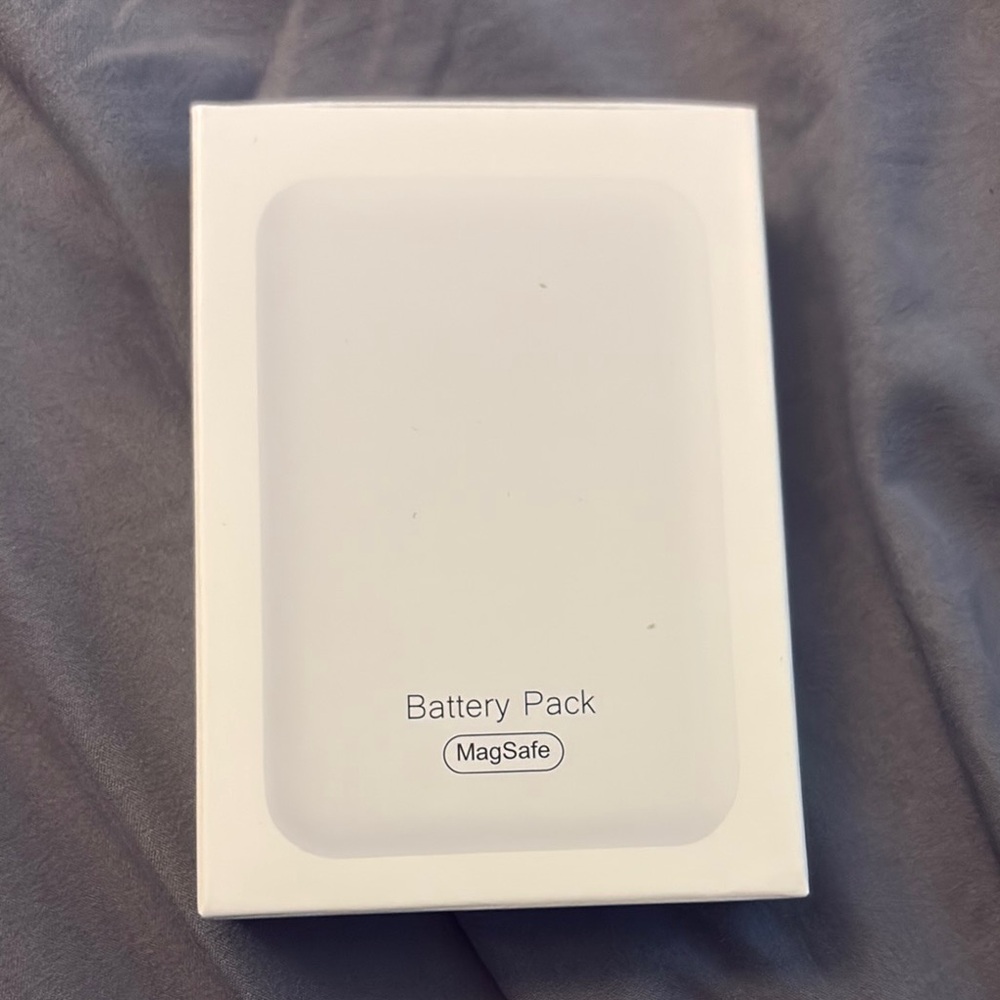Apple compatible MagSafe Battery Pack - White